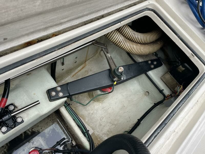 2000 Pursuit 3000 Express