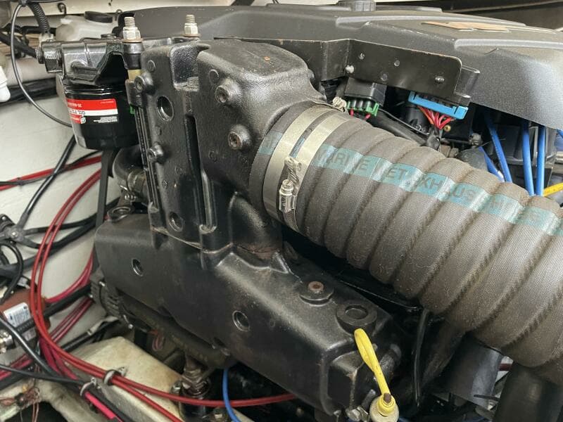 2000 Pursuit 3000 Express