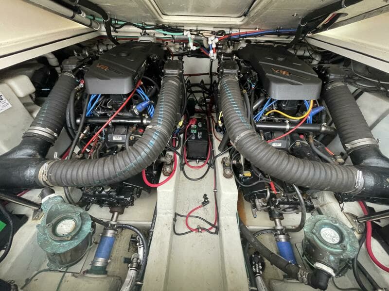 2000 Pursuit 3000 Express