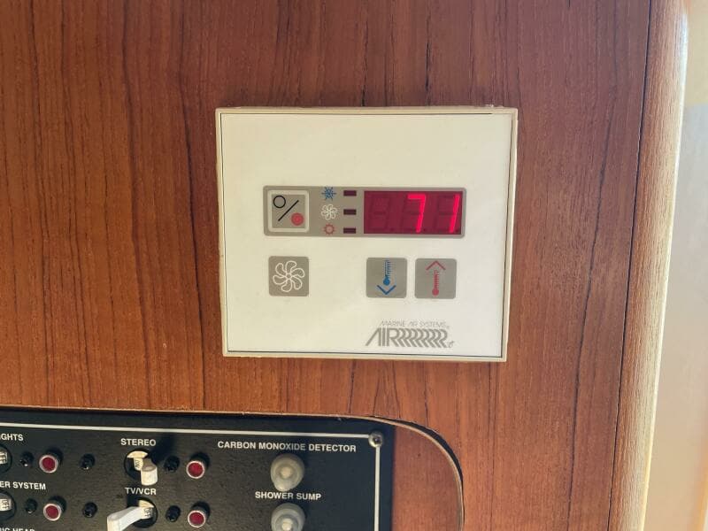 2000 Pursuit 3000 Express