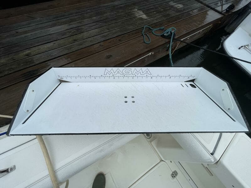 2000 Pursuit 3000 Express