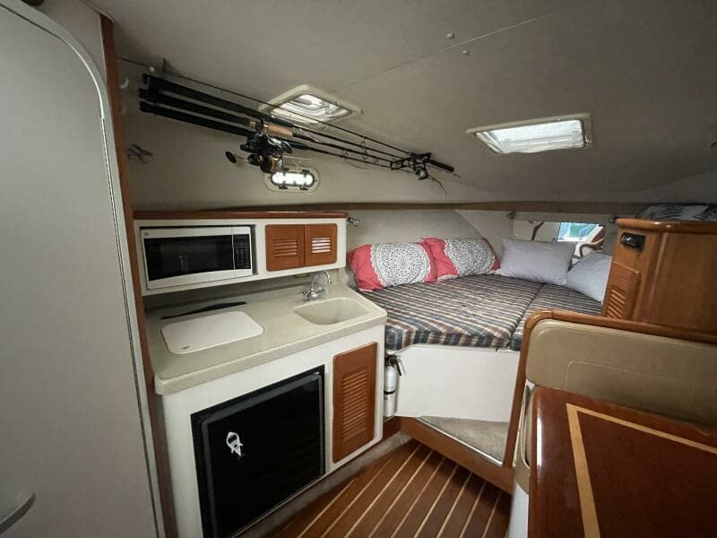 2000 Pursuit 3000 Express