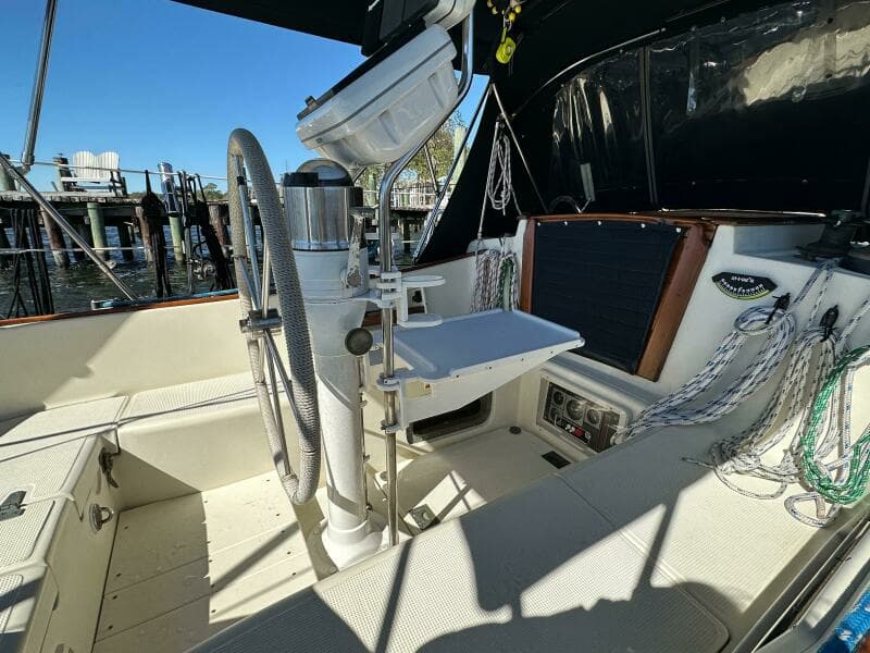1998 Pacific Seacraft Crealock 37