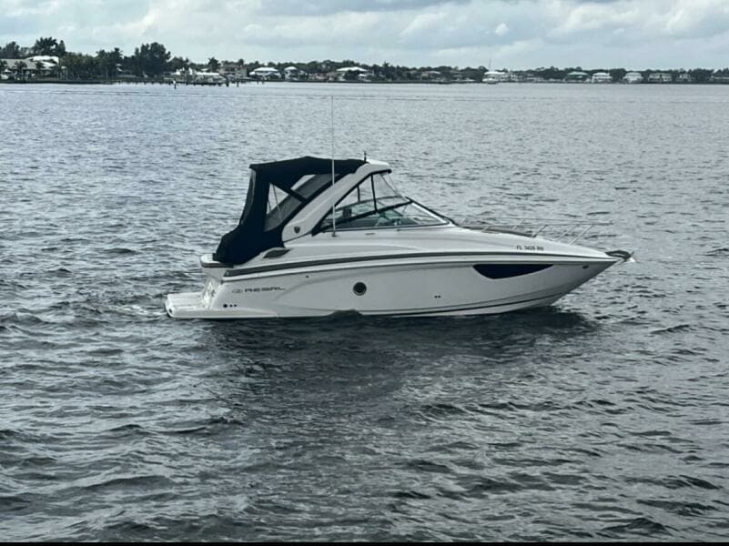 Regal 28 Express-Profile