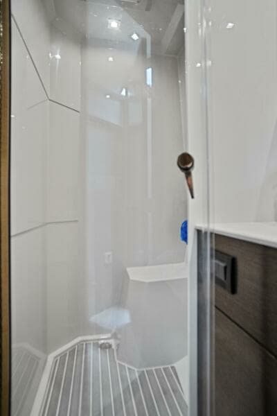 2019 Cruisers Yachts 54 Cantius