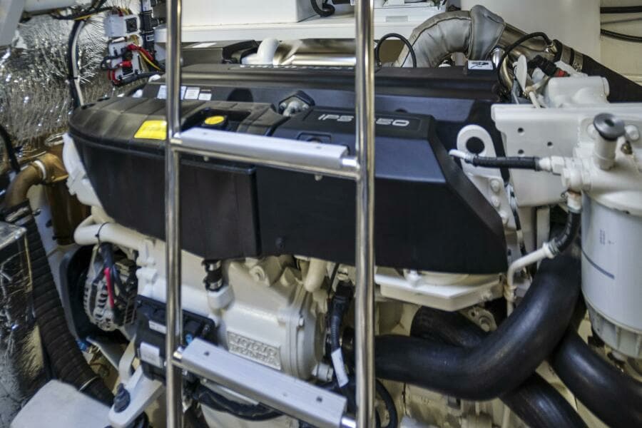 2019 Cruisers Yachts 54 Cantius