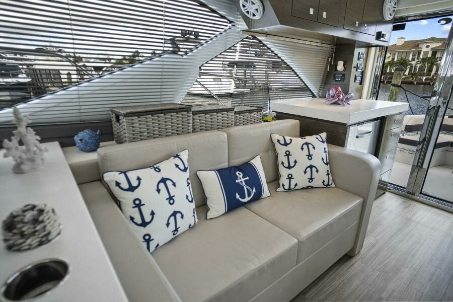 2019 Cruisers Yachts 54 Cantius