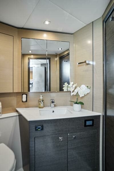 2019 Cruisers Yachts 54 Cantius