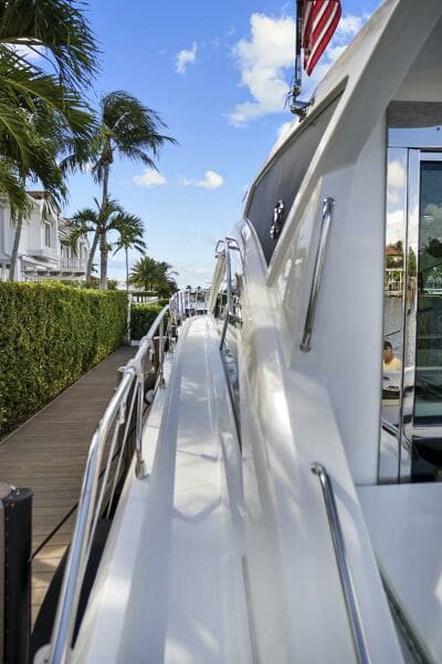 2019 Cruisers Yachts 54 Cantius