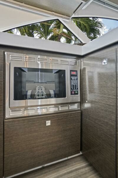 2019 Cruisers Yachts 54 Cantius