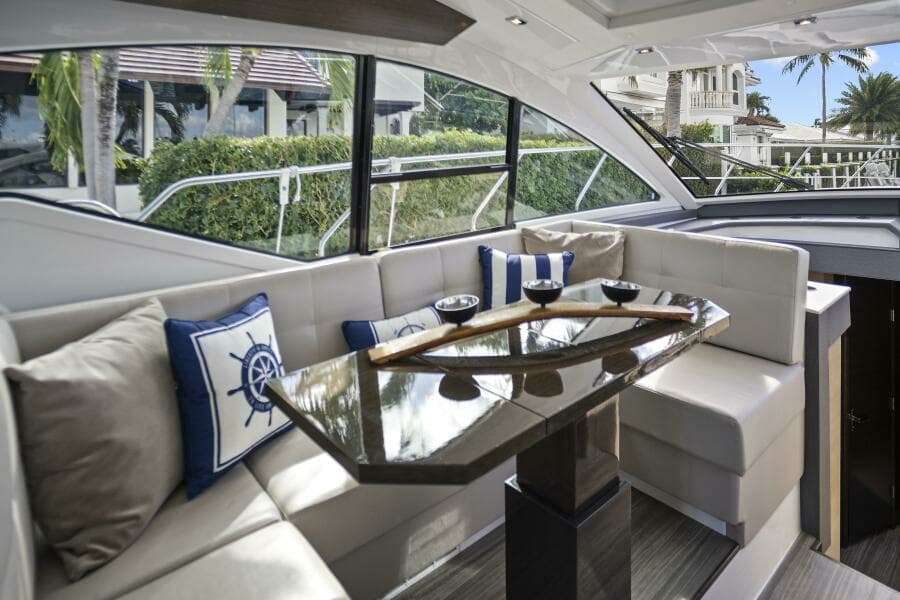 2019 Cruisers Yachts 54 Cantius