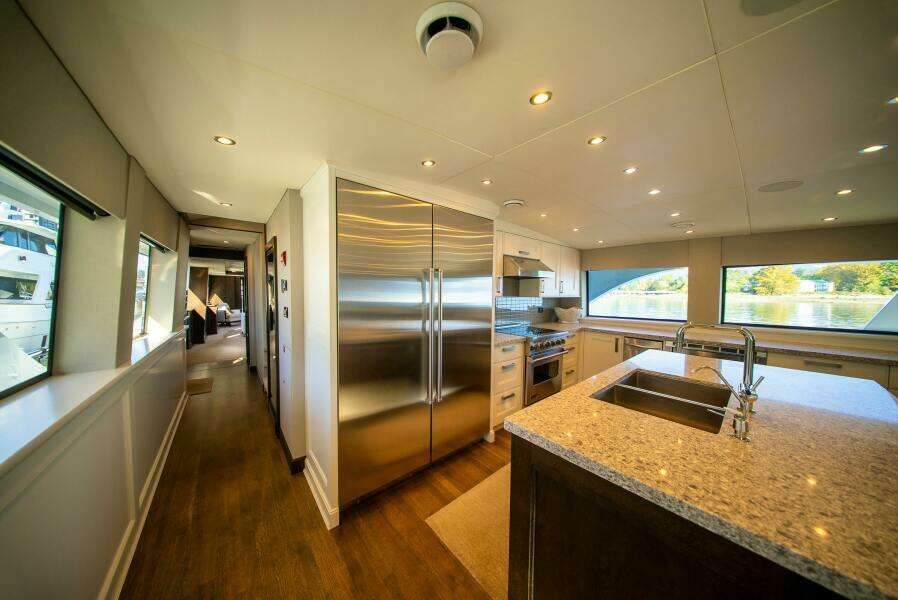 1992 Crescent Custom Yachts Custom