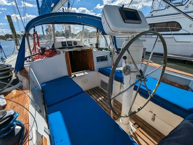 1985 Wauquiez Hood 38 MK II