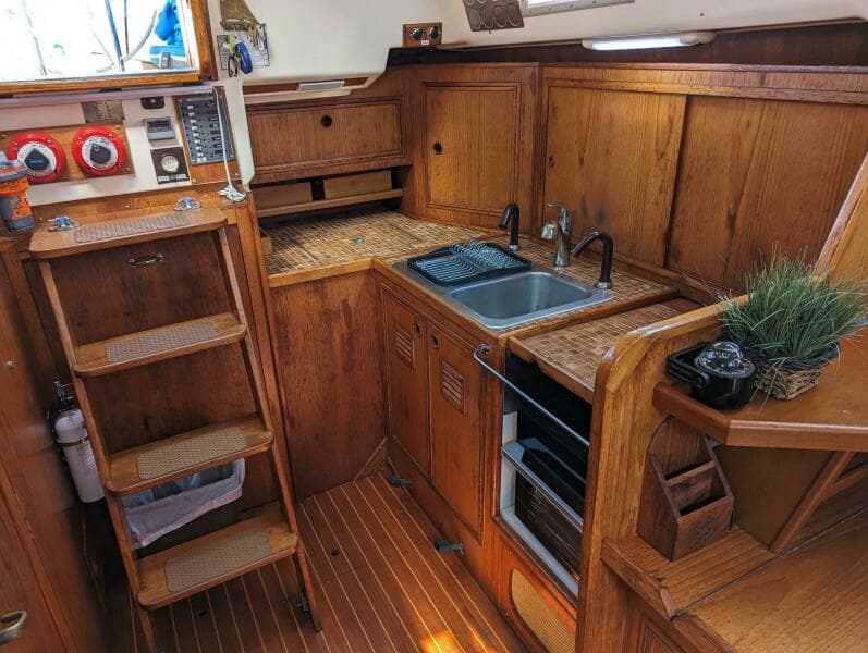 1985 Wauquiez Hood 38 MK II