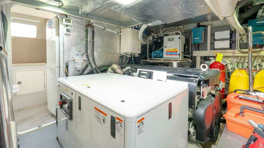 2023 Absolute 52 Navetta