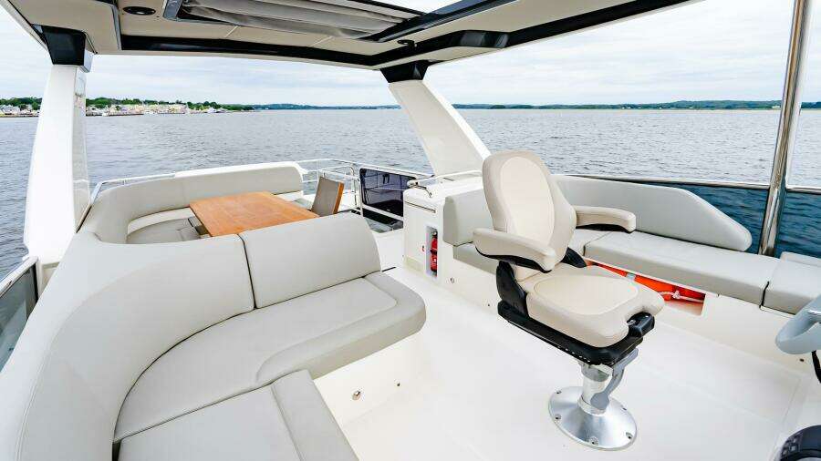 2023 Absolute 52 Navetta