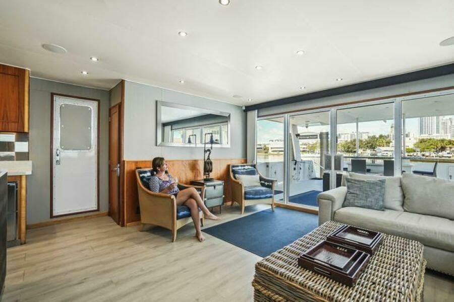 2009 Custom Flybridge Motoryacht