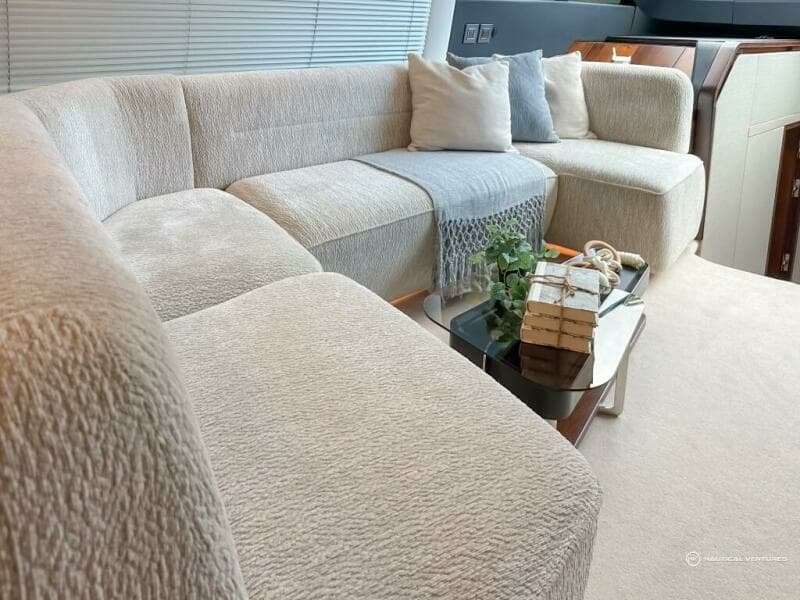 2023 Fairline Phantom 65