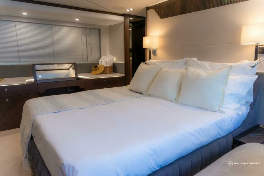 2023 Fairline Phantom 65