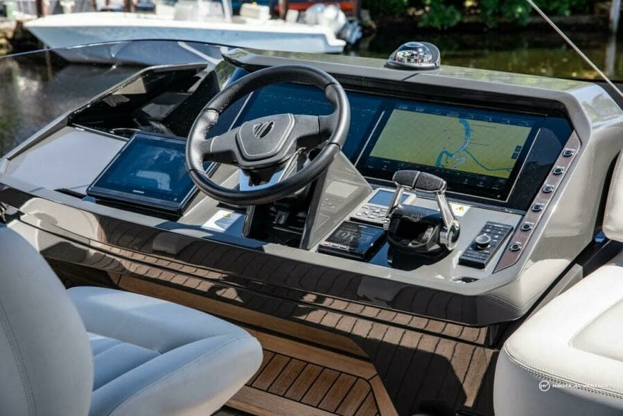 2023 Fairline Phantom 65