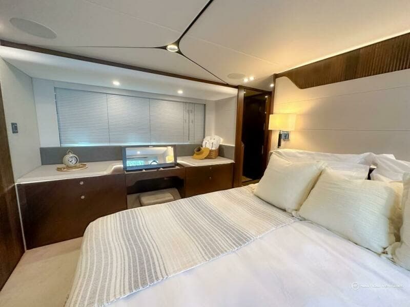 2023 Fairline Phantom 65