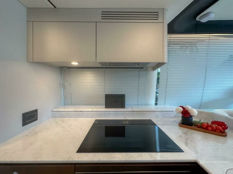 2023 Fairline Phantom 65