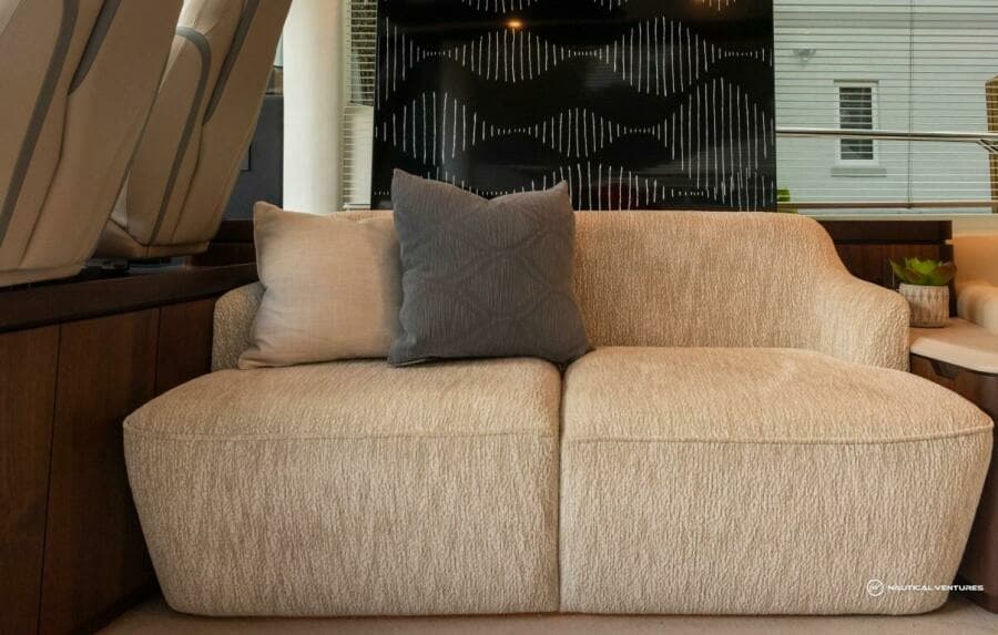 2023 Fairline Phantom 65