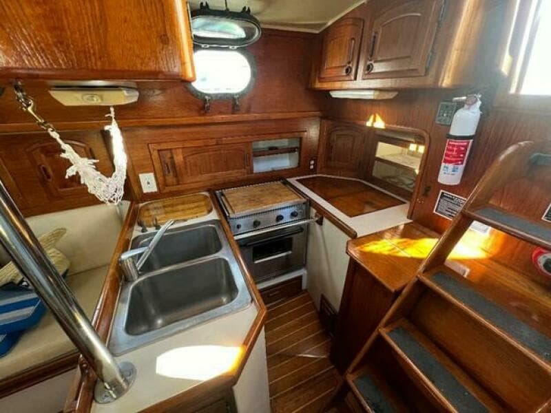 1986 Pacific Seacraft 37