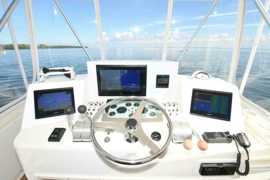 2001 35 Cabo Flybridge - VIKINGOS - Helm