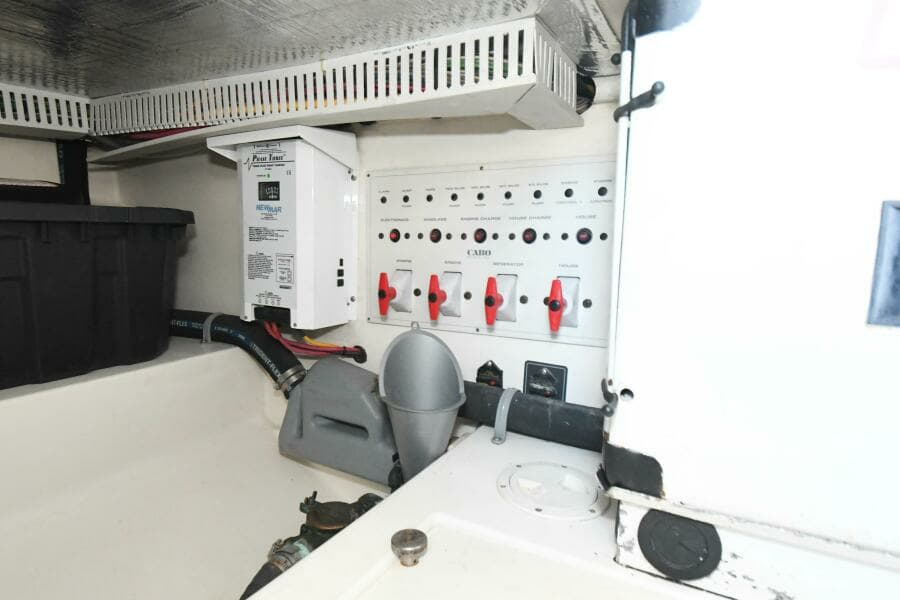 2001 35 Cabo Flybridge - VIKINGOS - Engine Room