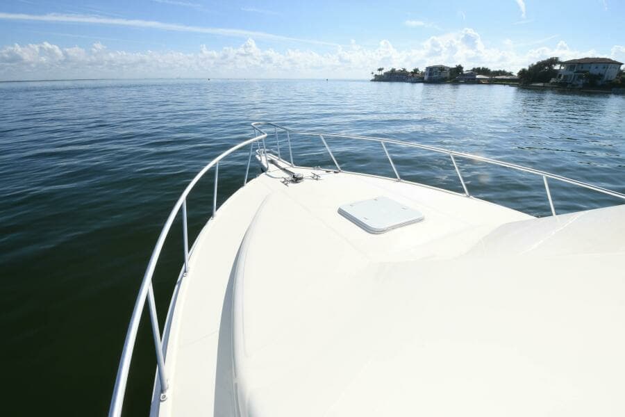 2001 35 Cabo Flybridge - VIKINGOS - Bow