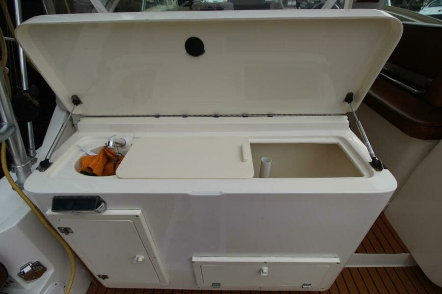 Albemarle 32 Express Tackle Center