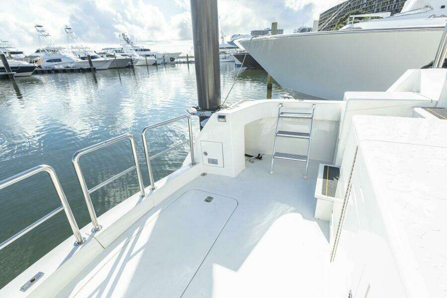 1989 Hatteras Cockpit Motor Yacht