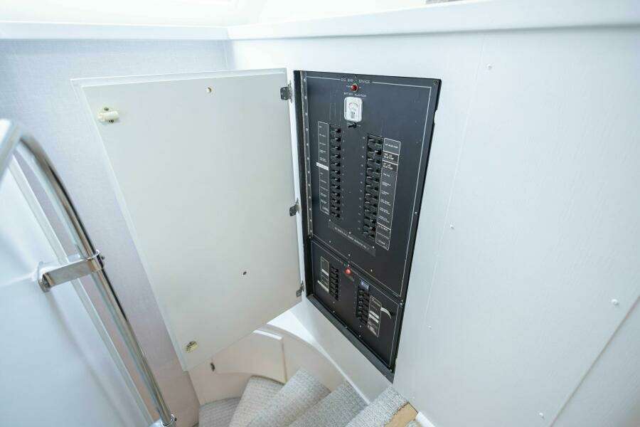 1989 Hatteras Cockpit Motor Yacht