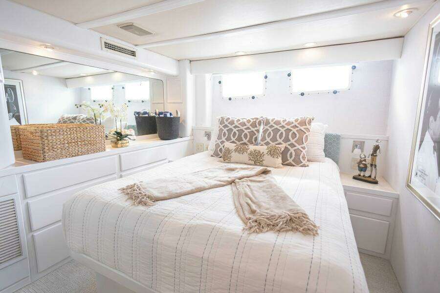 1989 Hatteras Cockpit Motor Yacht