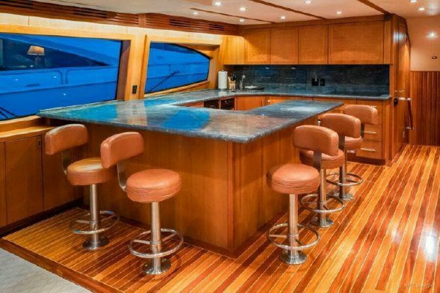 2008 77 Enclosed Bridge "Desperado"-Galley