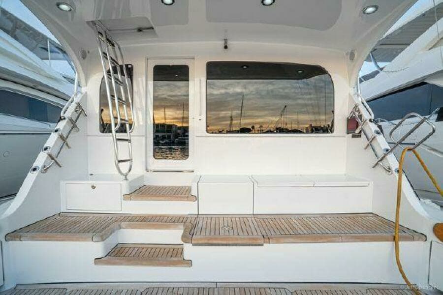 2008 77 Enclosed Bridge "Desperado"-Cockpit