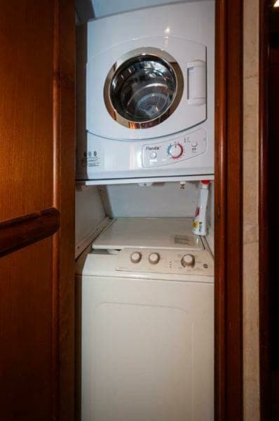 1998 Ocean Yachts 48 Super Sport Laundry