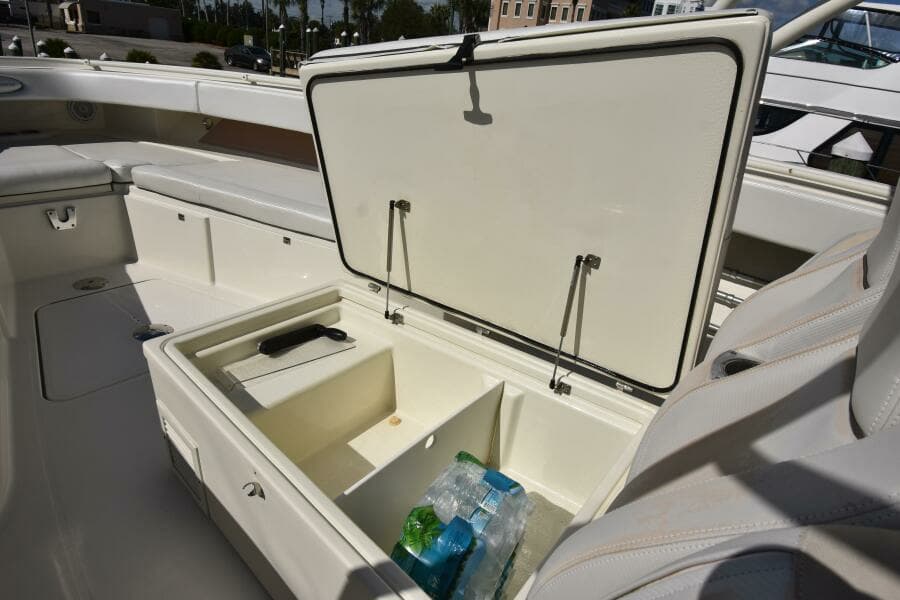 2012 42 Hydra-Sports SF - A Salt Weapon - Forward Storage