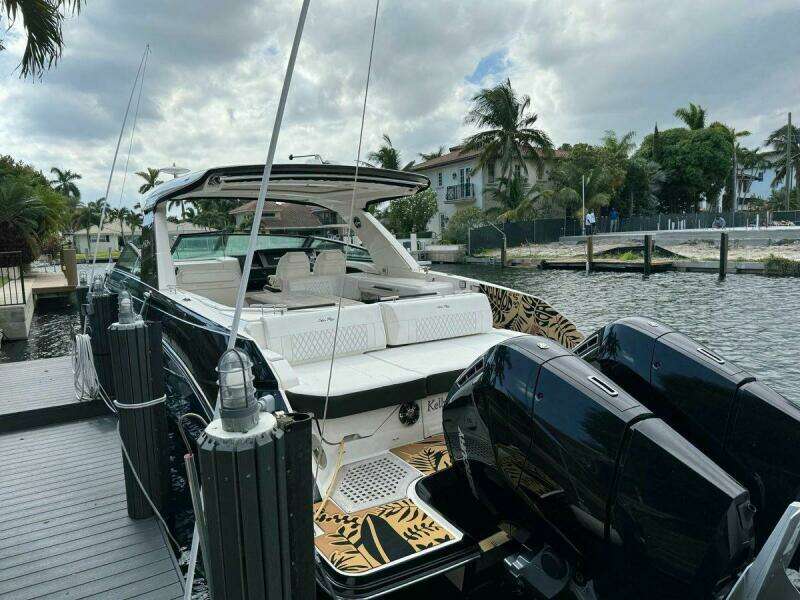 2021 Sea Ray 400 SLX OB