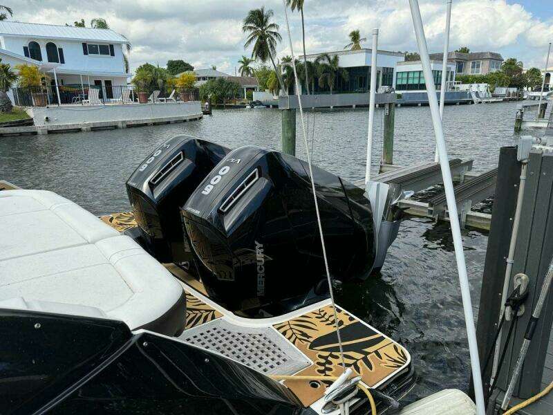 2021 Sea Ray 400 SLX OB