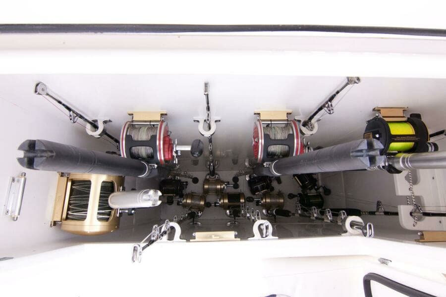 Out Island 38 Express-Helm Area