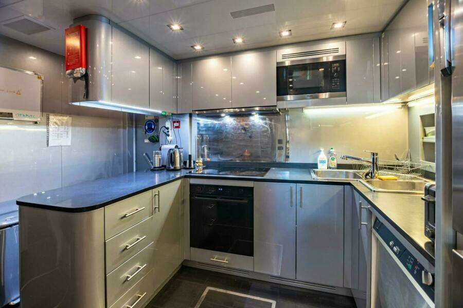 2013 Overmarine Mangusta 108