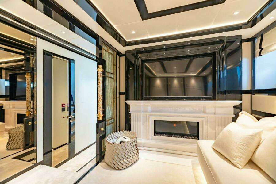 2013 Overmarine Mangusta 108