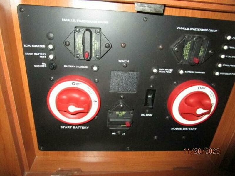 41' Hunter battery switches