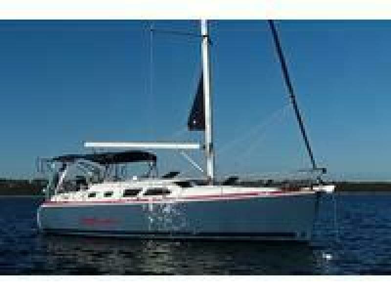 41' Hunter starboard forward profile1