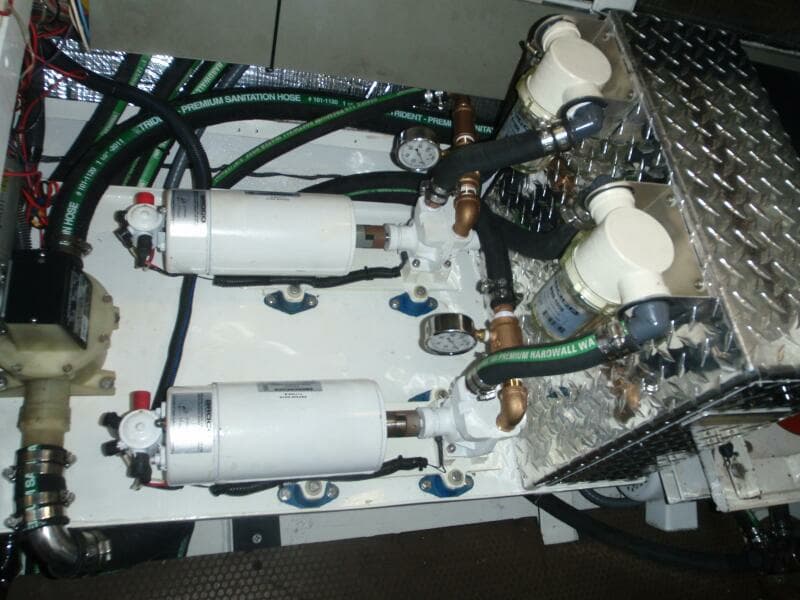 1986 Deerfoot 74 Pilothouse