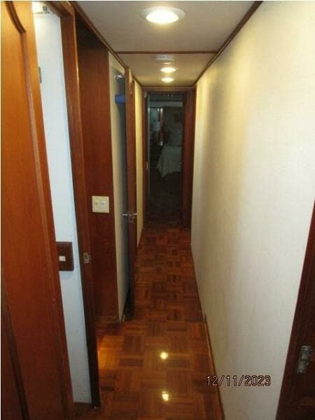 72' DeFever guest companionway