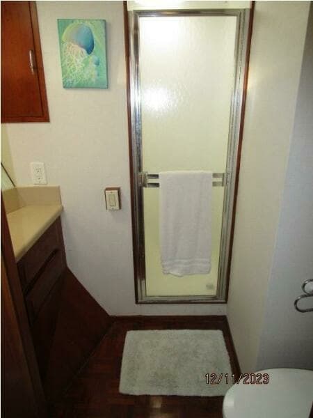 72' DeFever port forward guest stateroom head