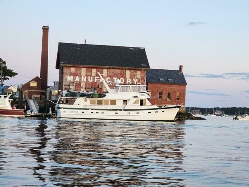 72' Neptune starboard profile